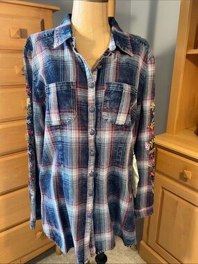 Arrata Silent Journey Blue & Red Plaid Button-Up Shirt with Embroidered Sleeves